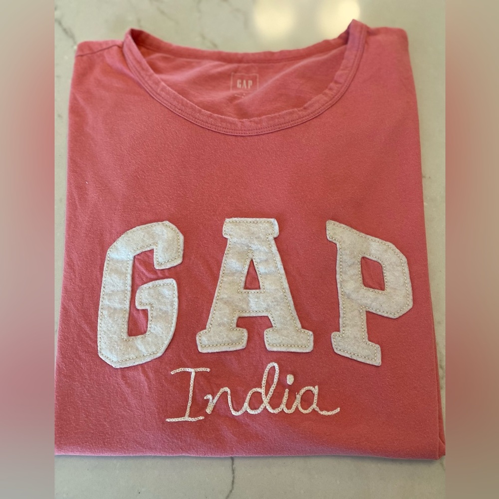 GAP Coral Pink Tee with Cream Sewn-on Logo and Stitched India